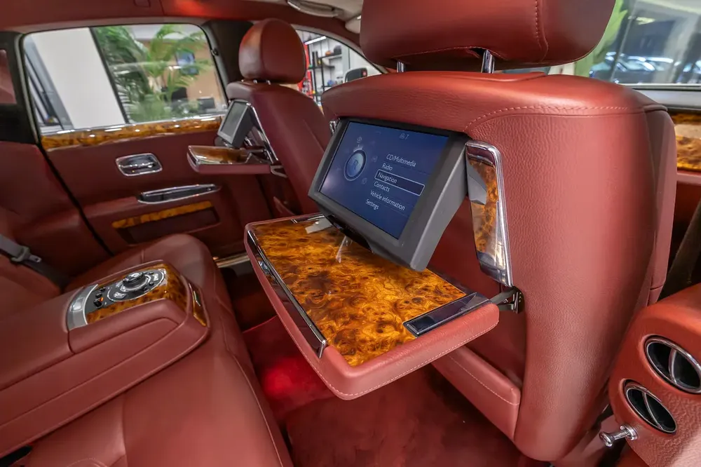 2010 | Rolls Royce Ghost -  GCC Specs Emirates | Super Mint Condition | NO Accident | Low Milage - Image 20