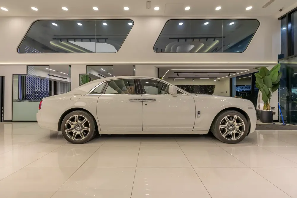 2010 | Rolls Royce Ghost -  GCC Specs Emirates | Super Mint Condition | NO Accident | Low Milage - Image 7
