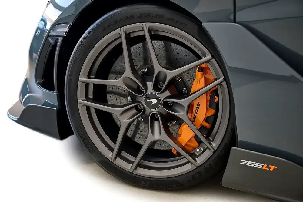 McLaren 765LT Spider - GCC Specs - Lease to Own Avaiable - Image 8