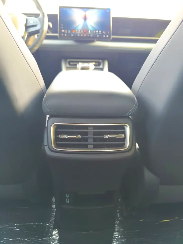 BYD Qin L DM-i (Plug In Hybrid) EV range 80km 2025 Model with Smart Drive Brand New - Image 14