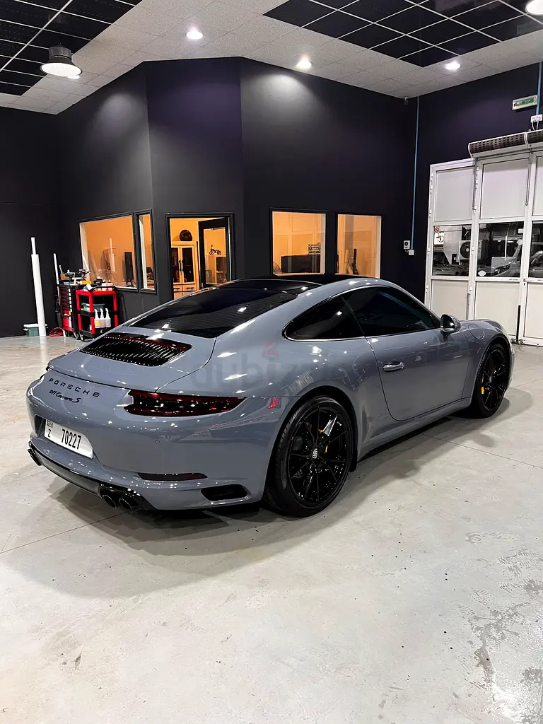 Pristine Porsche 911 Carrera S 2017 | GCC Specs | Low Mileage - Image 11