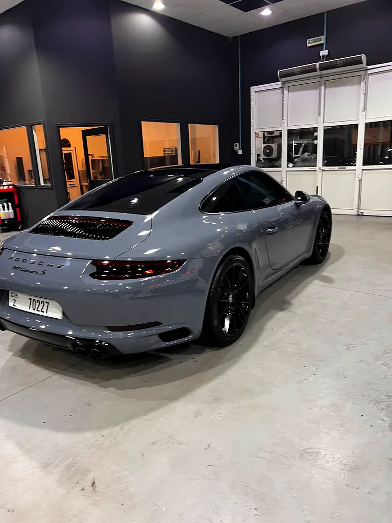 Pristine Porsche 911 Carrera S 2017 | GCC Specs | Low Mileage - Image 13