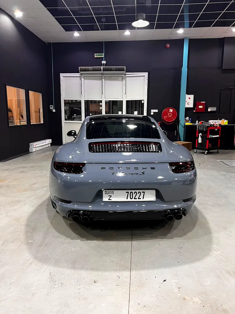 Pristine Porsche 911 Carrera S 2017 | GCC Specs | Low Mileage - Image 9