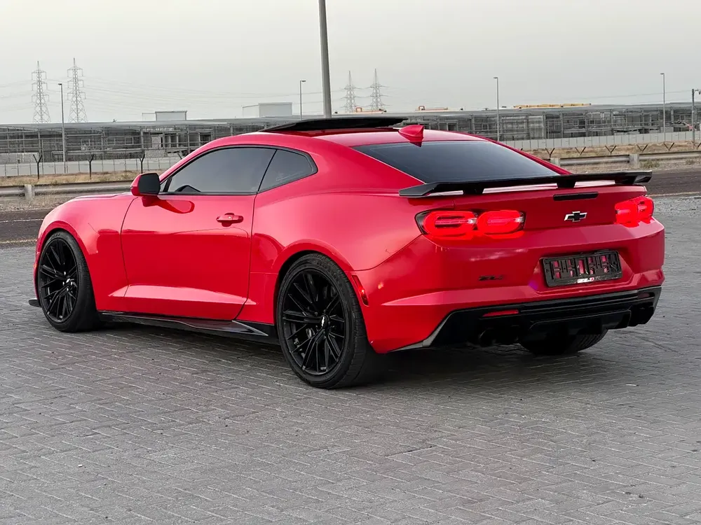 Chevrolet Camaro ZL1 2018 GCC V8 6.2L supercharger first owner in perfect conditions - Image 10