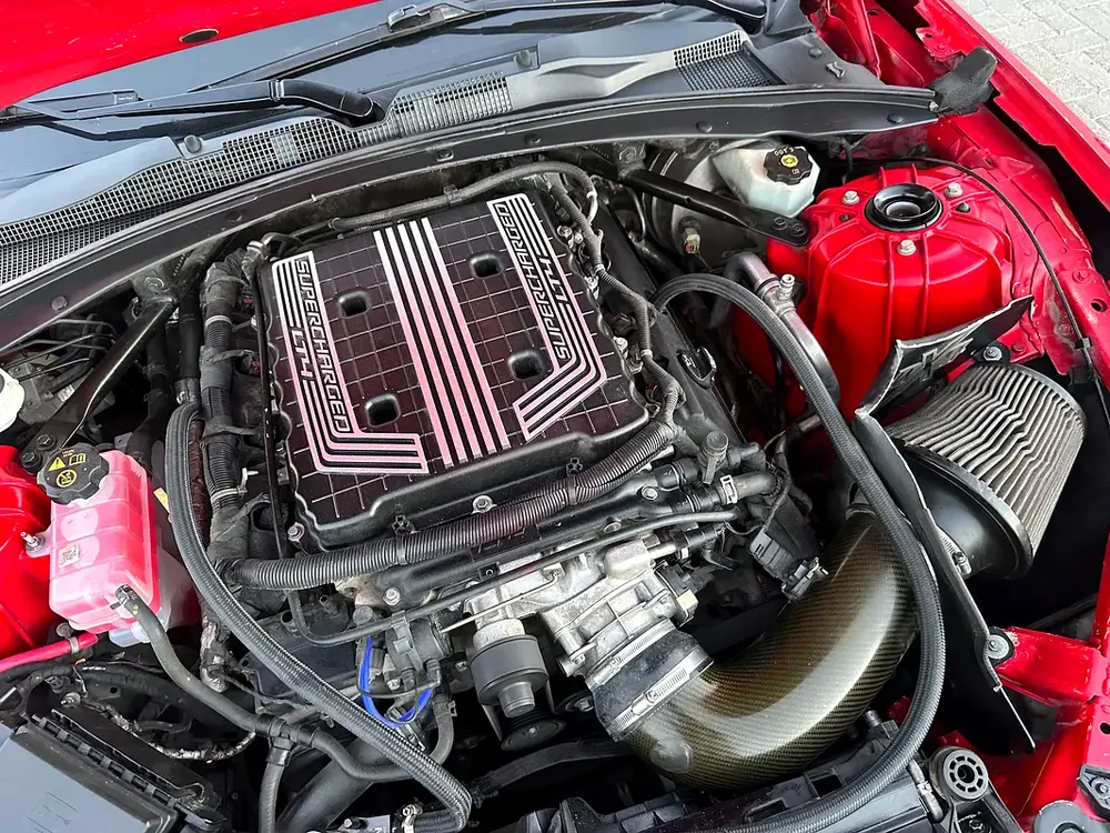 Chevrolet Camaro ZL1 2018 GCC V8 6.2L supercharger first owner in perfect conditions - Image 11