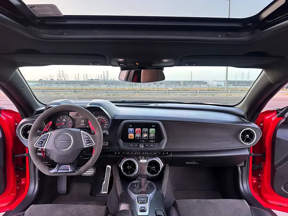 Chevrolet Camaro ZL1 2018 GCC V8 6.2L supercharger first owner in perfect conditions - Image 12
