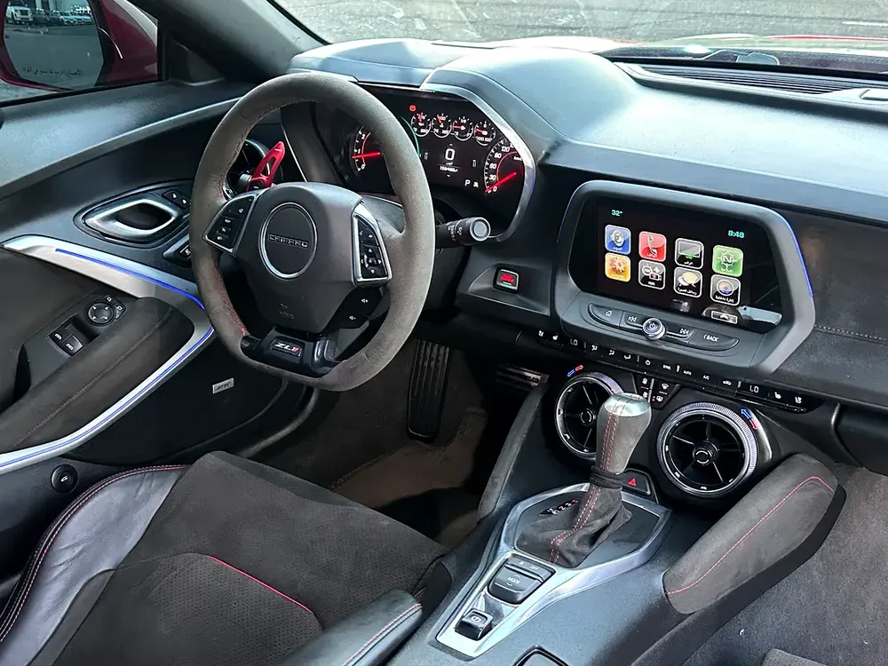 Chevrolet Camaro ZL1 2018 GCC V8 6.2L supercharger first owner in perfect conditions - Image 4