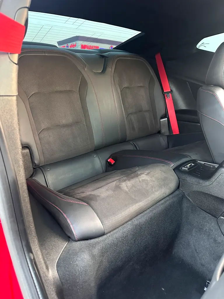 Chevrolet Camaro ZL1 2018 GCC V8 6.2L supercharger first owner in perfect conditions - Image 6