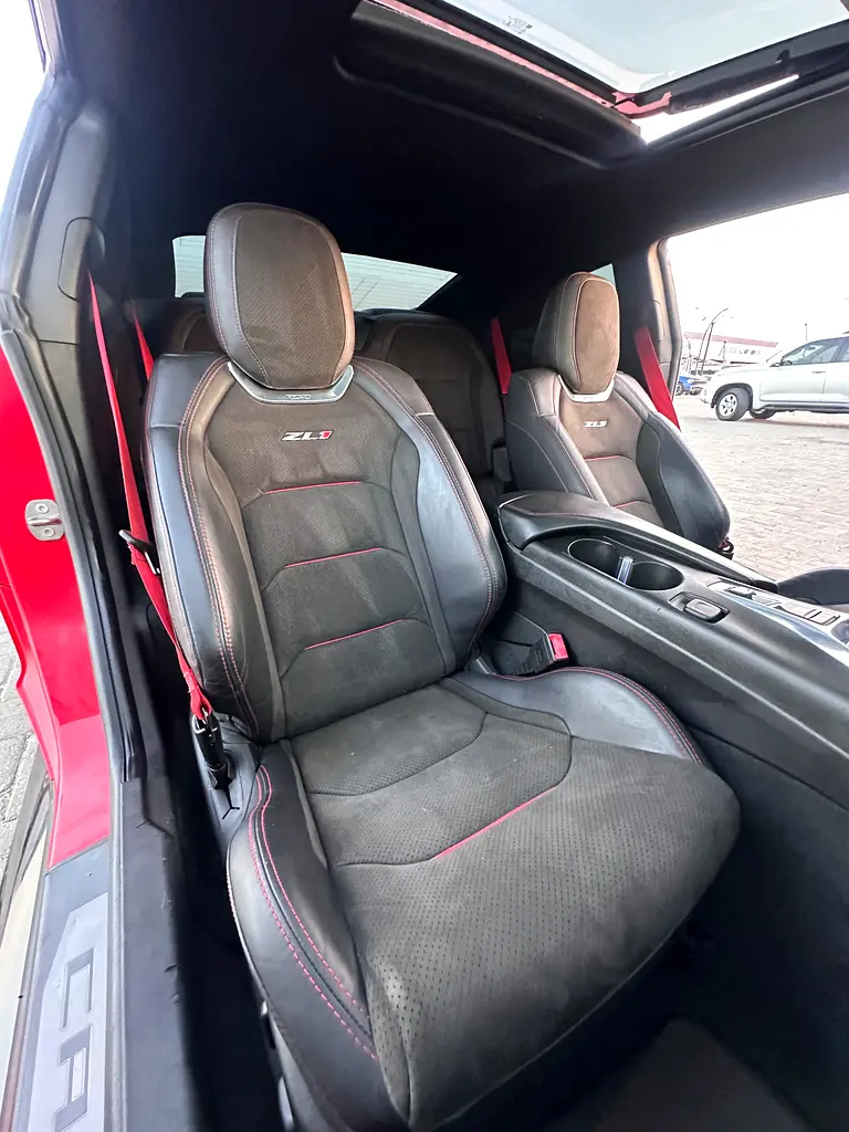 Chevrolet Camaro ZL1 2018 GCC V8 6.2L supercharger first owner in perfect conditions - Image 7