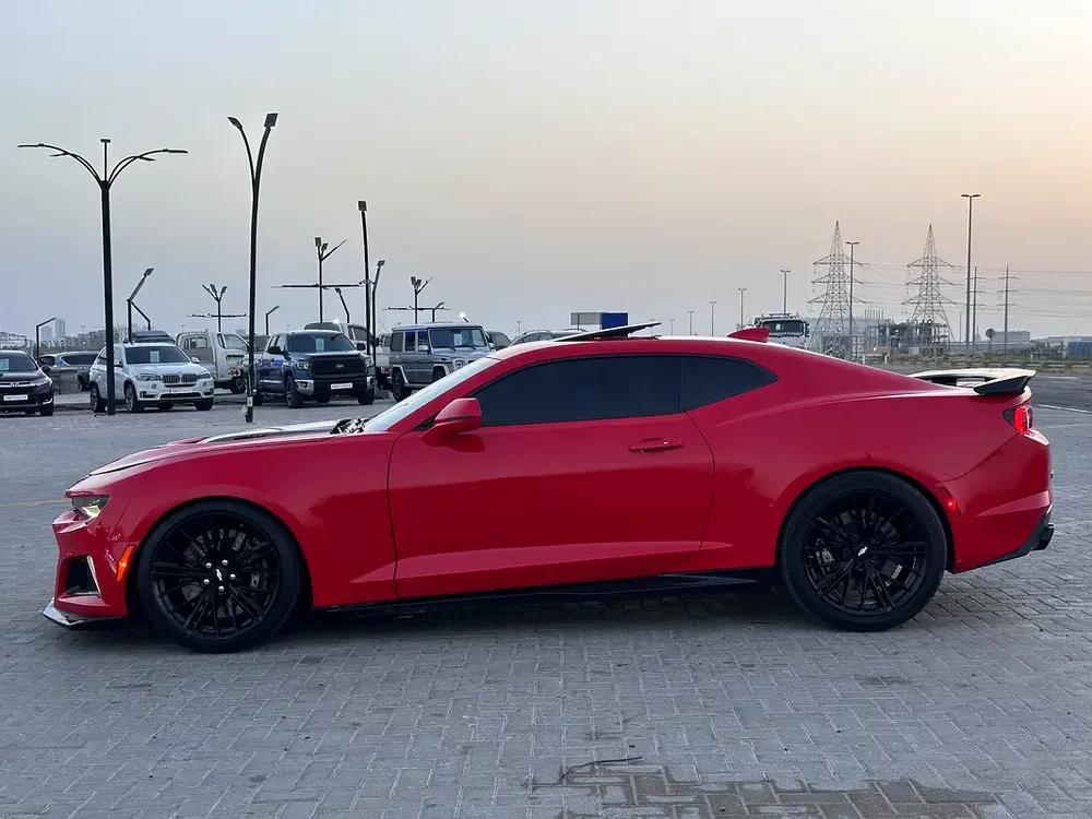 Chevrolet Camaro ZL1 2018 GCC V8 6.2L supercharger first owner in perfect conditions - Image 9