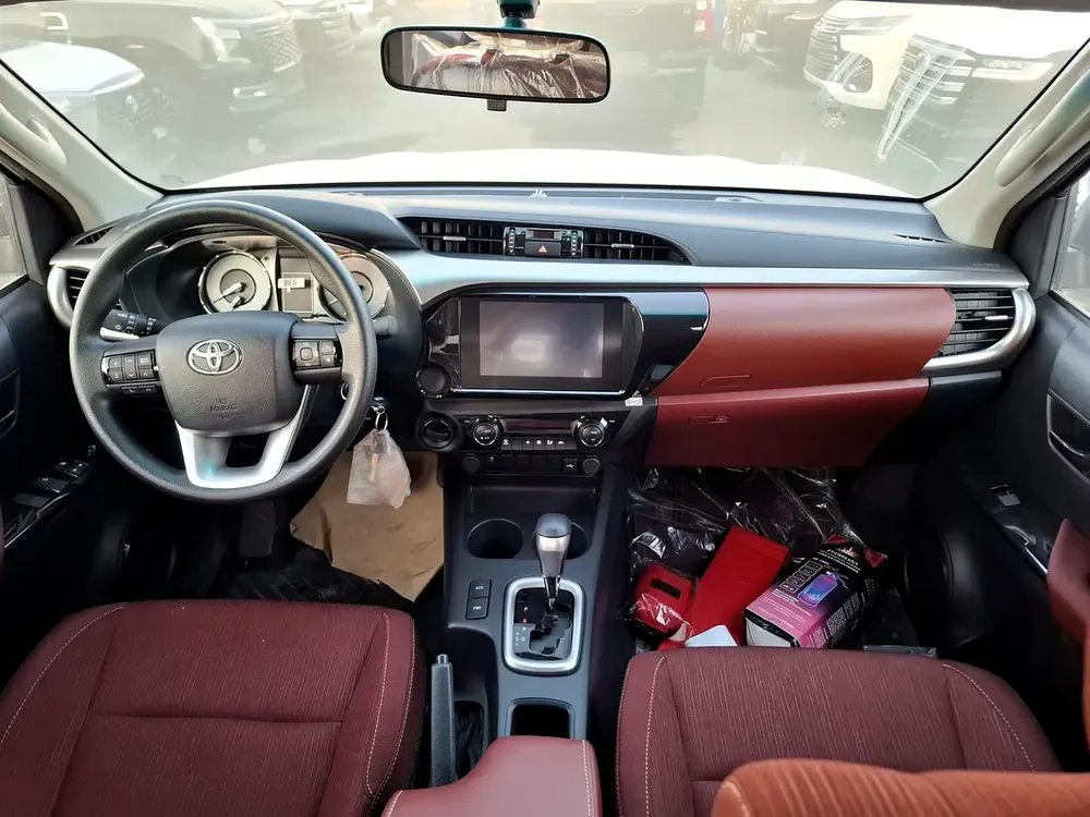 Toyota Hilux SR5 2.7L 2025 AT White Petrol Key Digital AC (Export Only) - Image 11