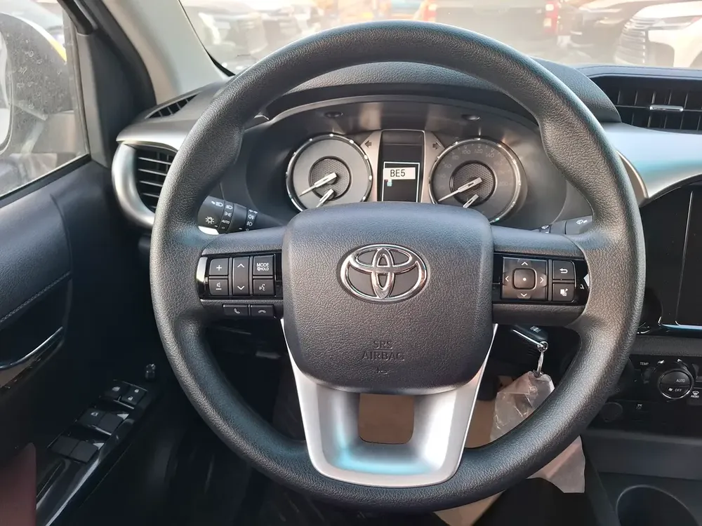 Toyota Hilux SR5 2.7L 2025 AT White Petrol Key Digital AC (Export Only) - Image 14