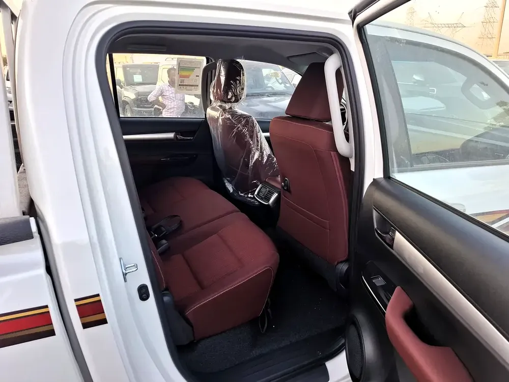 Toyota Hilux SR5 2.7L 2025 AT White Petrol Key Digital AC (Export Only) - Image 17