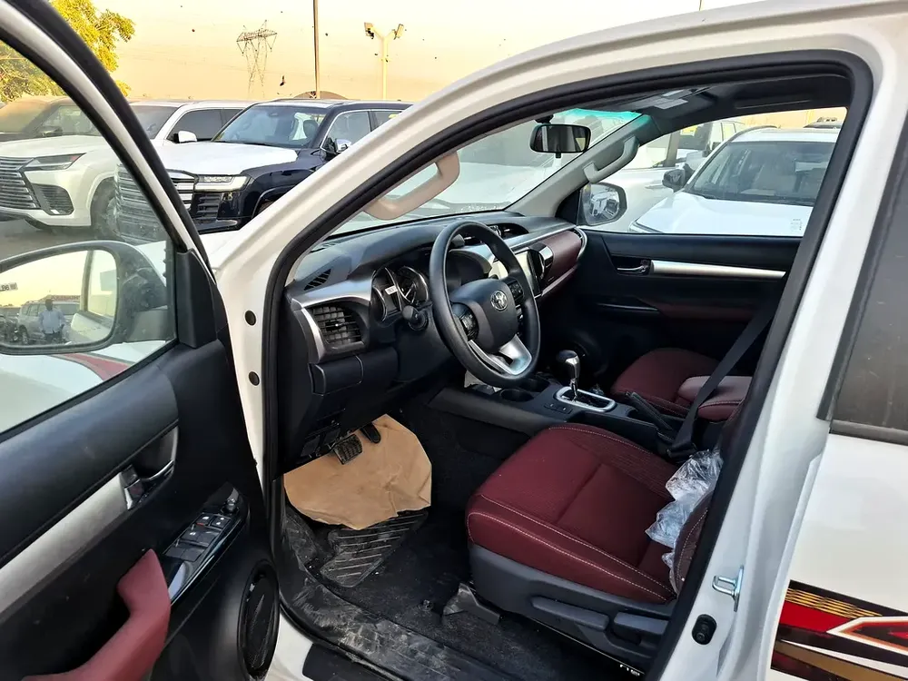 Toyota Hilux SR5 2.7L 2025 AT White Petrol Key Digital AC (Export Only) - Image 7