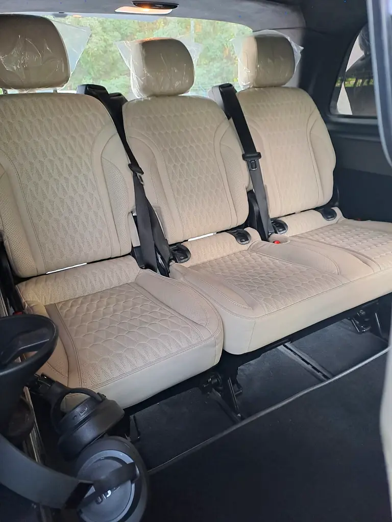 MERCDDES V250 GCC 2023 MAYBACH KIT VIP 58000 KM NO ACCIDENT VERY CLEAN CAR - Image 12