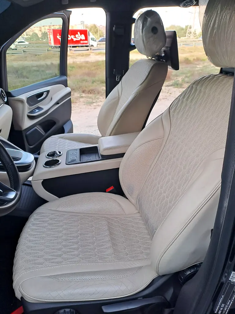 MERCDDES V250 GCC 2023 MAYBACH KIT VIP 58000 KM NO ACCIDENT VERY CLEAN CAR - Image 14