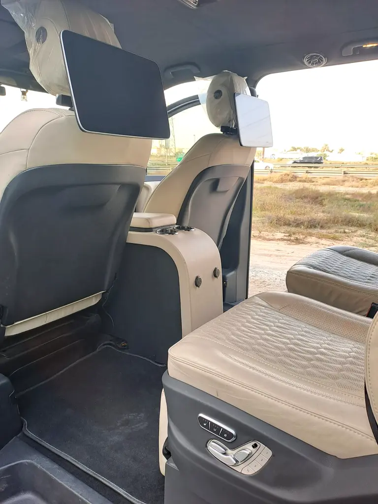 MERCDDES V250 GCC 2023 MAYBACH KIT VIP 58000 KM NO ACCIDENT VERY CLEAN CAR - Image 15