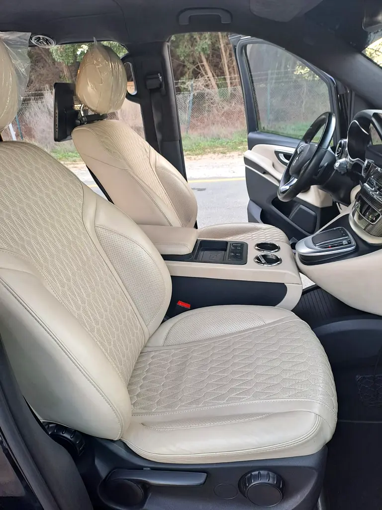 MERCDDES V250 GCC 2023 MAYBACH KIT VIP 58000 KM NO ACCIDENT VERY CLEAN CAR - Image 17