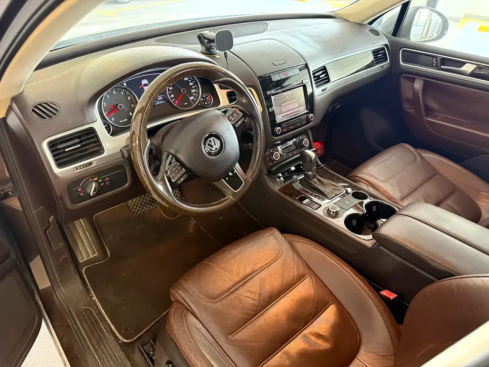 Volkswagen Touareg SE V6 2012 | First Owner | GCC Specs | Well Maintain - Image 8