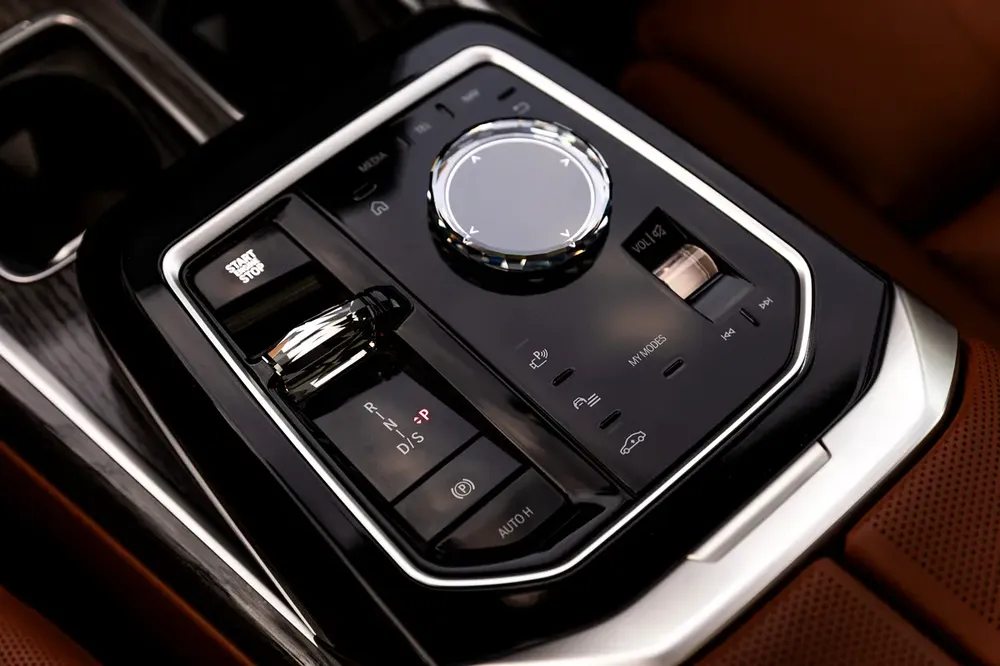 BMW 735i M Sport Individual – 2025 | GCC | 3,915 KM | 5 YEARS SERVICE AND WARRANTY BMW AGMC - Image 8