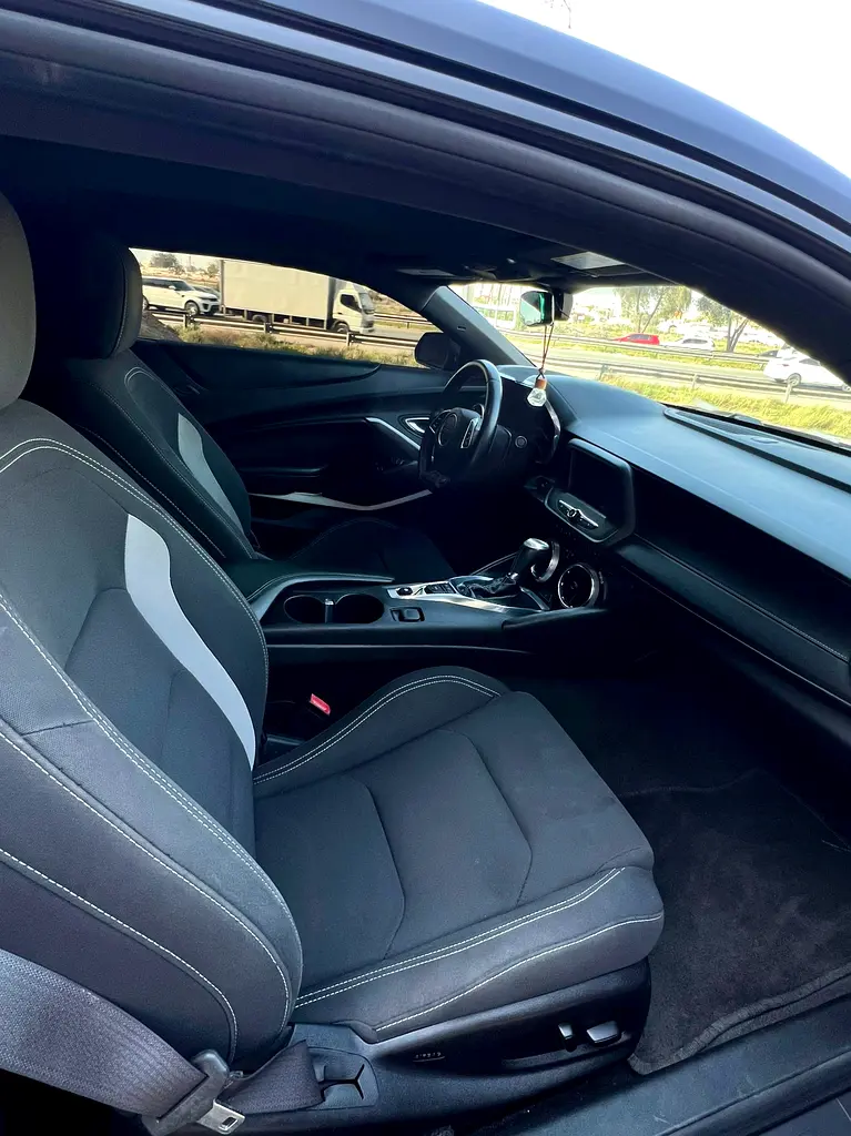 Chevrolet Camaro LT 2017 - American Specs - GCC Resale - Image 9