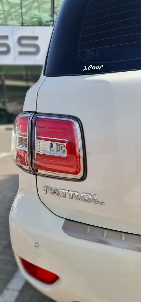 Nissan Patrol  SE Platinum - Full Options- Genuine low mileage - No Accidents- Full Services History - Image 11