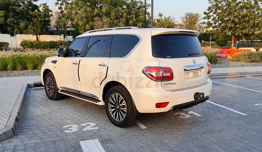 Nissan Patrol  SE Platinum - Full Options- Genuine low mileage - No Accidents- Full Services History - Image 5