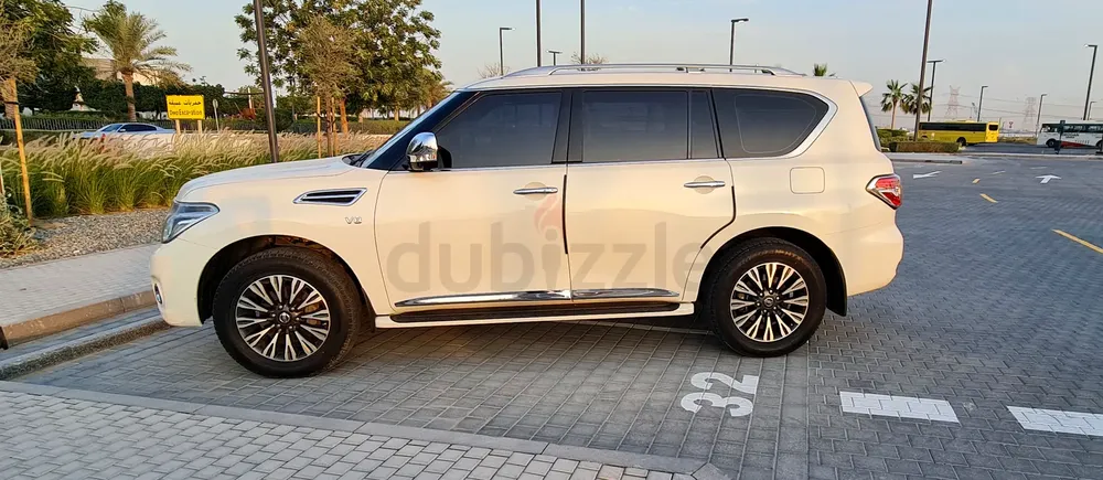 Nissan Patrol  SE Platinum - Full Options- Genuine low mileage - No Accidents- Full Services History - Image 7