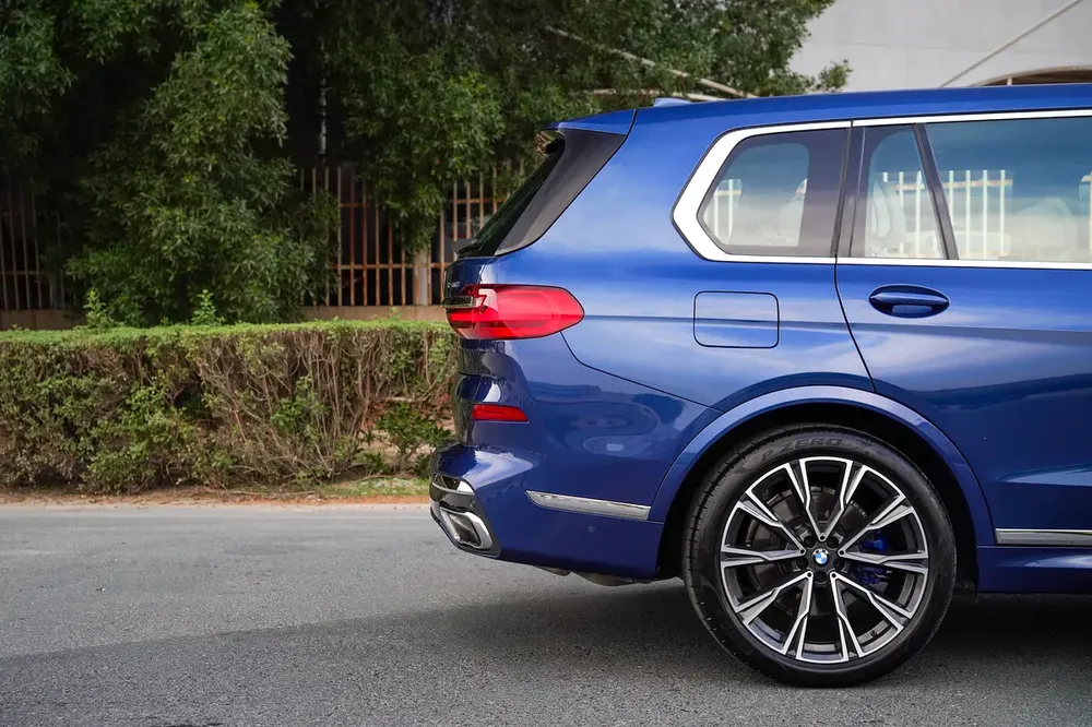 Ultra-Rare BMW X7 50i V8 | Individual Ivory-Blue Interior | Captain Seats | GCC - Image 12
