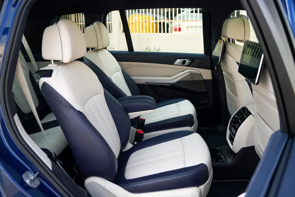 Ultra-Rare BMW X7 50i V8 | Individual Ivory-Blue Interior | Captain Seats | GCC - Image 13