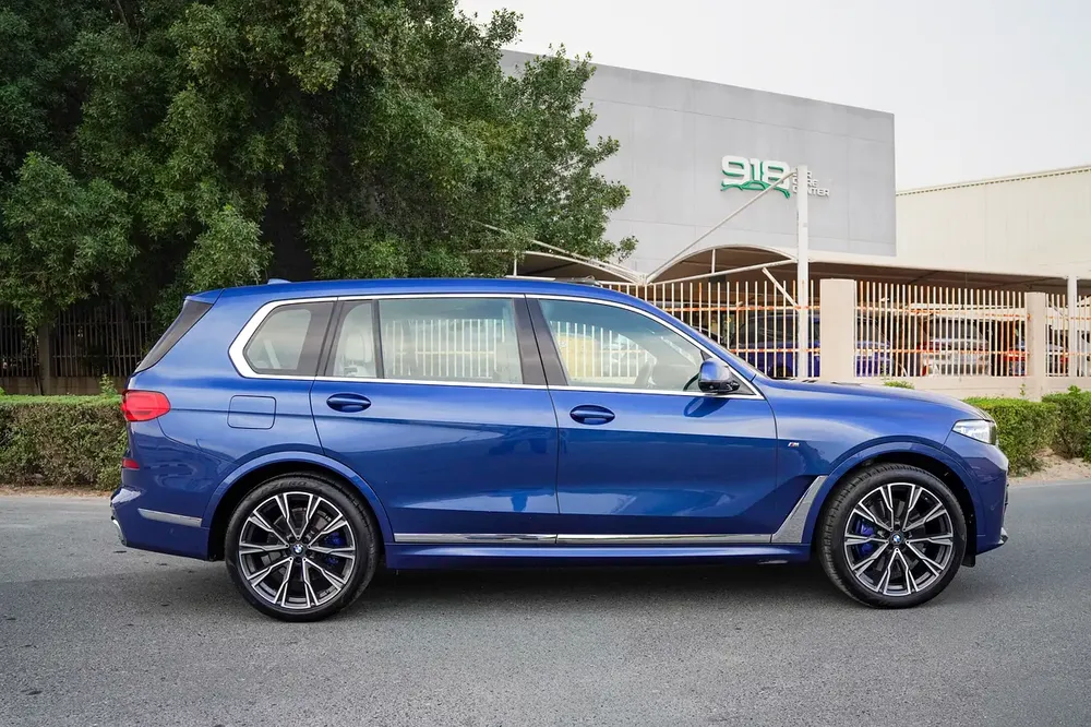 Ultra-Rare BMW X7 50i V8 | Individual Ivory-Blue Interior | Captain Seats | GCC - Image 14