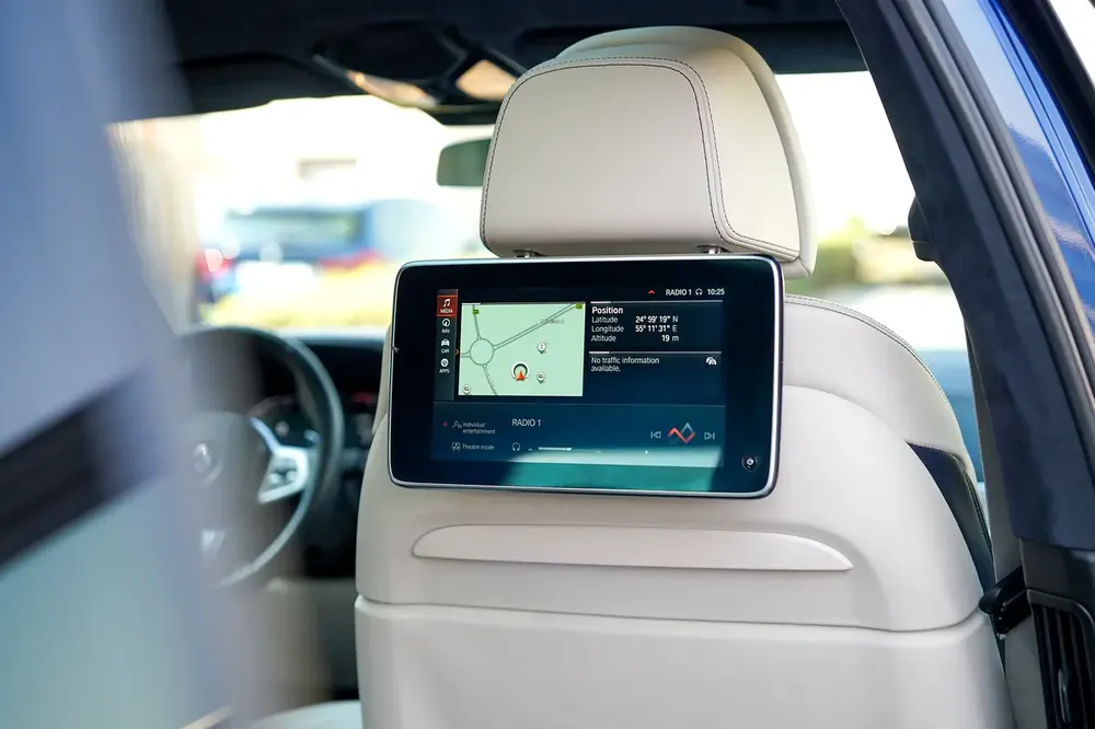 Ultra-Rare BMW X7 50i V8 | Individual Ivory-Blue Interior | Captain Seats | GCC - Image 15
