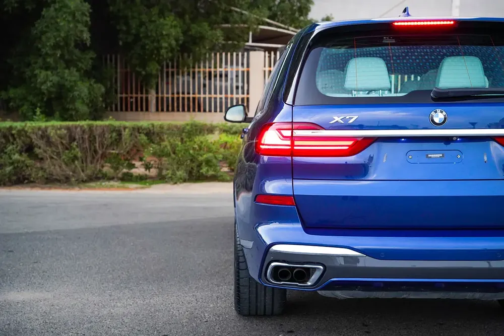 Ultra-Rare BMW X7 50i V8 | Individual Ivory-Blue Interior | Captain Seats | GCC - Image 18
