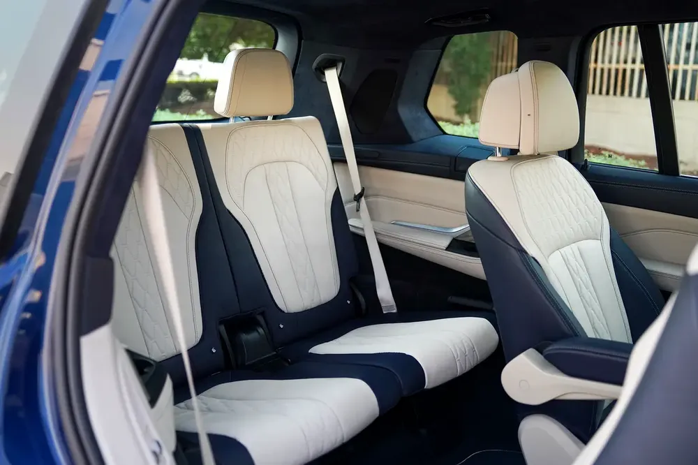 Ultra-Rare BMW X7 50i V8 | Individual Ivory-Blue Interior | Captain Seats | GCC - Image 5