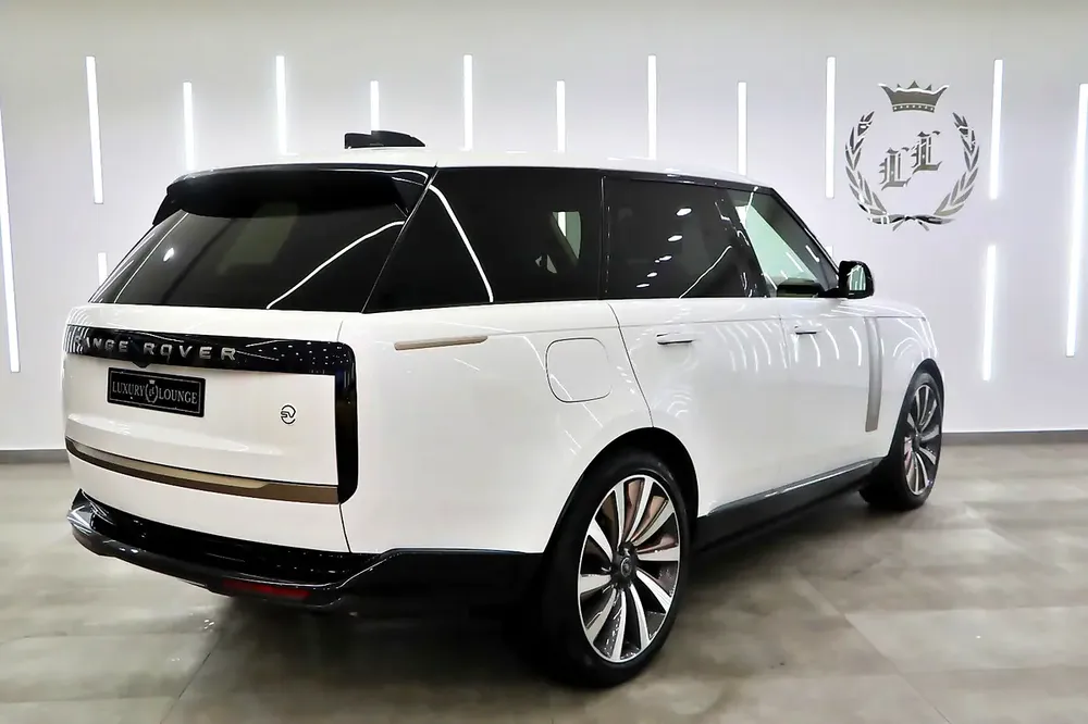 RANGE ROVER VOGUE SV | 2025 | GCC SPECS | WITH WARRANTY AND CONTRACT SERVICE  | TWO-TONE INTERIOR - Image 12