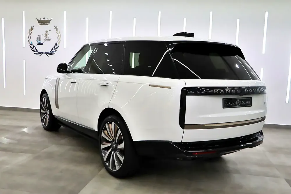 RANGE ROVER VOGUE SV | 2025 | GCC SPECS | WITH WARRANTY AND CONTRACT SERVICE  | TWO-TONE INTERIOR - Image 13
