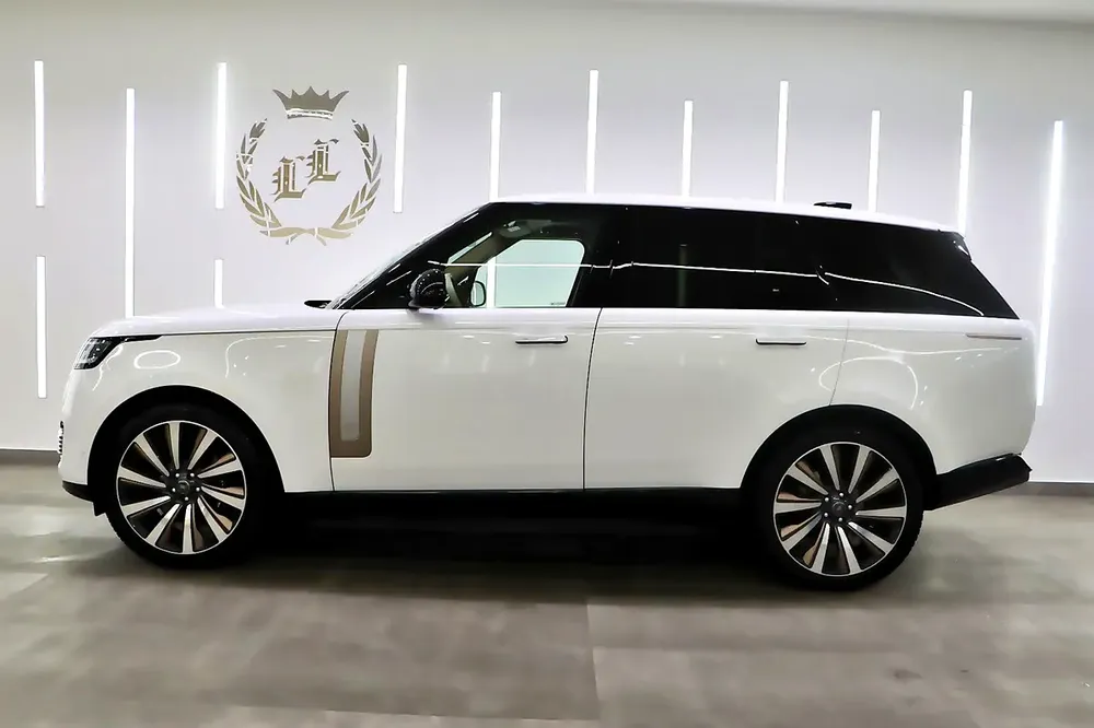 RANGE ROVER VOGUE SV | 2025 | GCC SPECS | WITH WARRANTY AND CONTRACT SERVICE  | TWO-TONE INTERIOR - Image 14