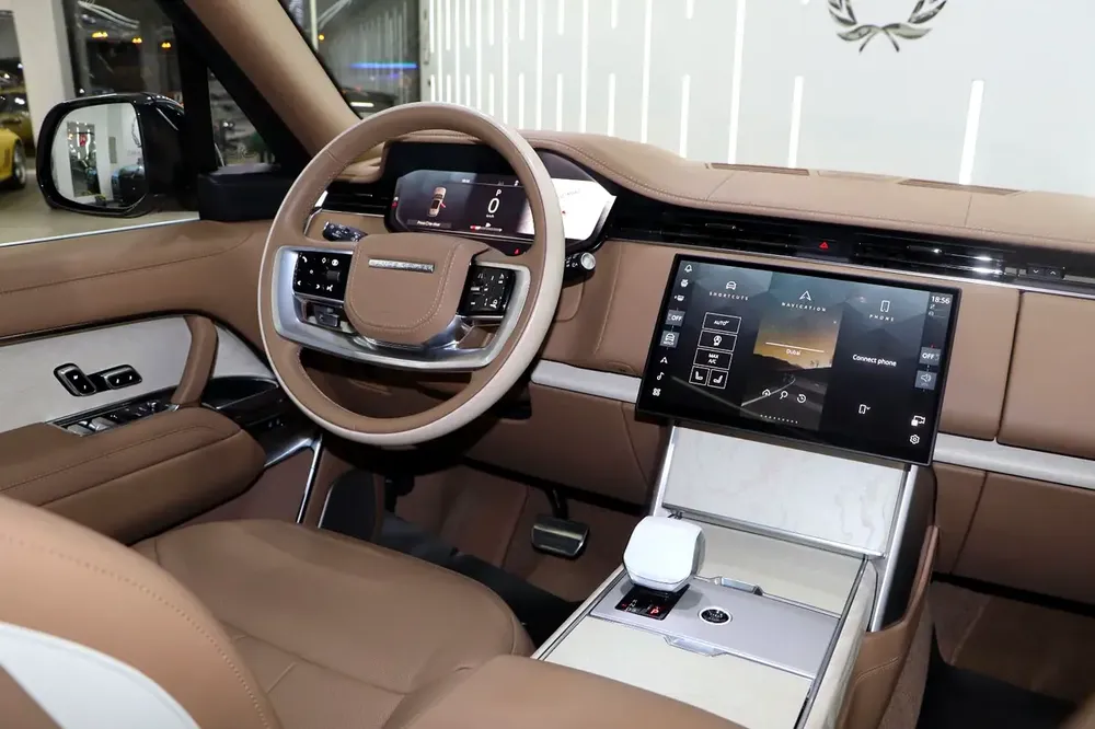 RANGE ROVER VOGUE SV | 2025 | GCC SPECS | WITH WARRANTY AND CONTRACT SERVICE  | TWO-TONE INTERIOR - Image 5