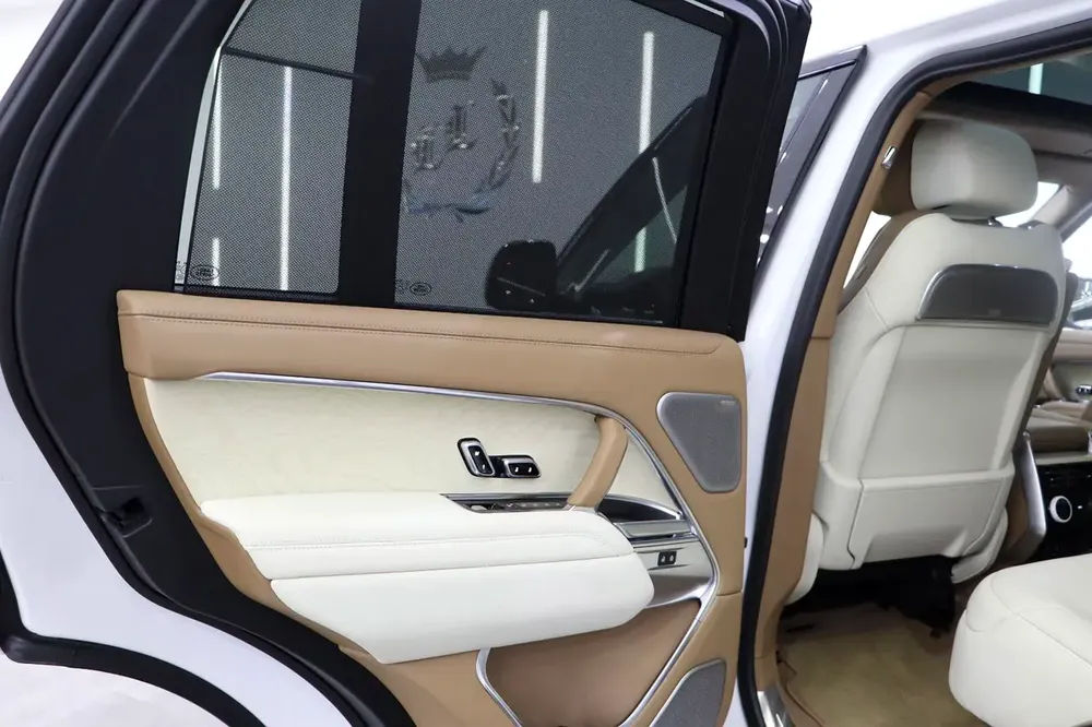 RANGE ROVER VOGUE SV | 2025 | GCC SPECS | WITH WARRANTY AND CONTRACT SERVICE  | TWO-TONE INTERIOR - Image 8