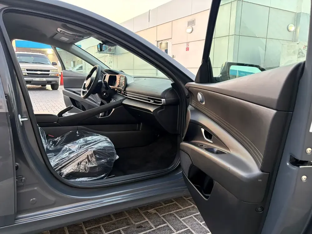 Hyundai Elantra 2025, super clean car, low mileage, original airbags, customs papers - Image 10