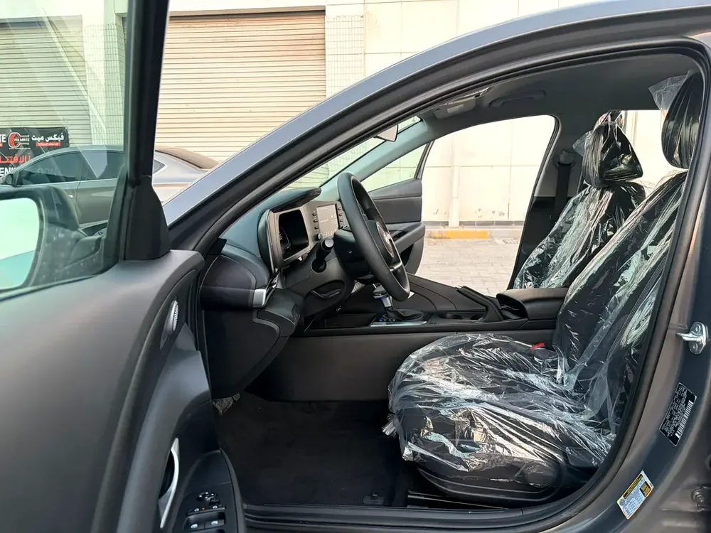 Hyundai Elantra 2025, super clean car, low mileage, original airbags, customs papers - Image 12