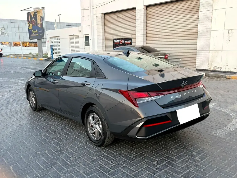Hyundai Elantra 2025, super clean car, low mileage, original airbags, customs papers - Image 13