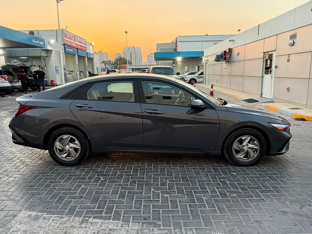 Hyundai Elantra 2025, super clean car, low mileage, original airbags, customs papers - Image 15