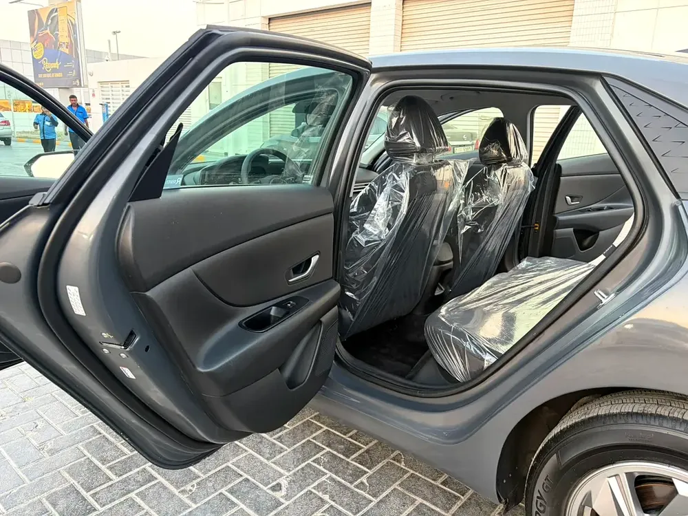 Hyundai Elantra 2025, super clean car, low mileage, original airbags, customs papers - Image 16