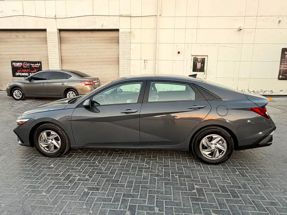Hyundai Elantra 2025, super clean car, low mileage, original airbags, customs papers - Image 17