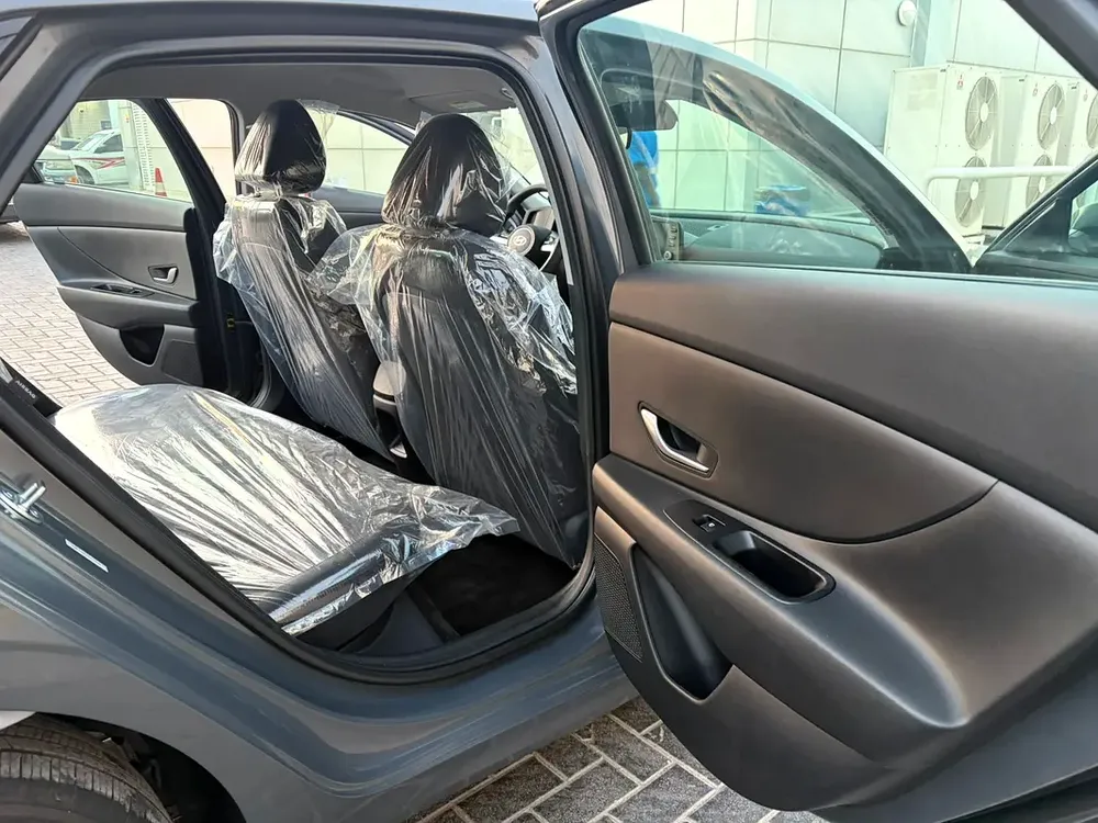 Hyundai Elantra 2025, super clean car, low mileage, original airbags, customs papers - Image 18