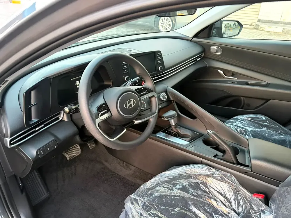Hyundai Elantra 2025, super clean car, low mileage, original airbags, customs papers - Image 7