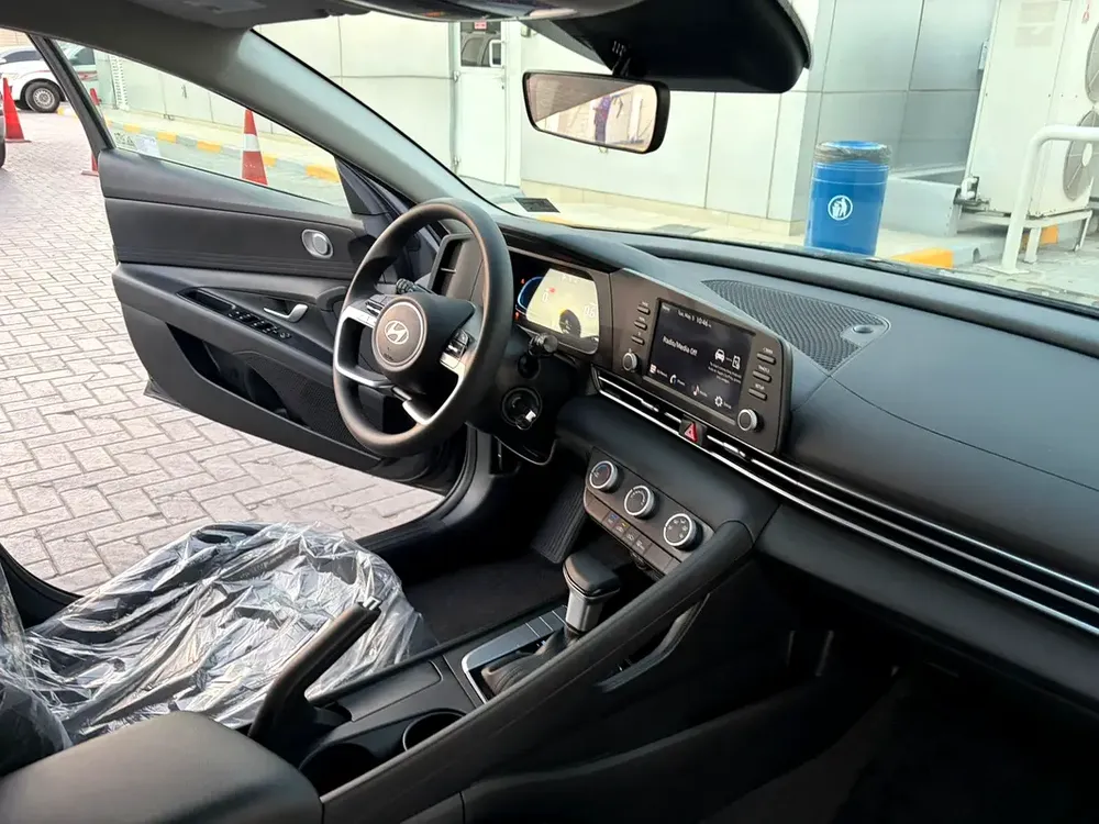Hyundai Elantra 2025, super clean car, low mileage, original airbags, customs papers - Image 8