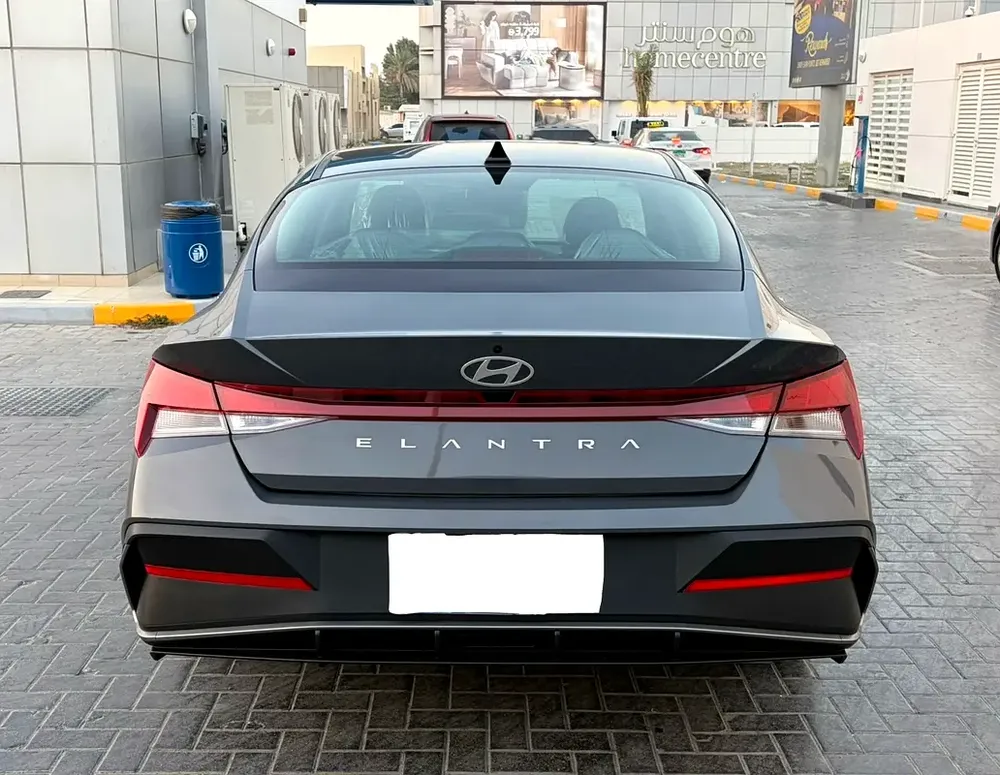 Hyundai Elantra 2025, super clean car, low mileage, original airbags, customs papers - Image 9