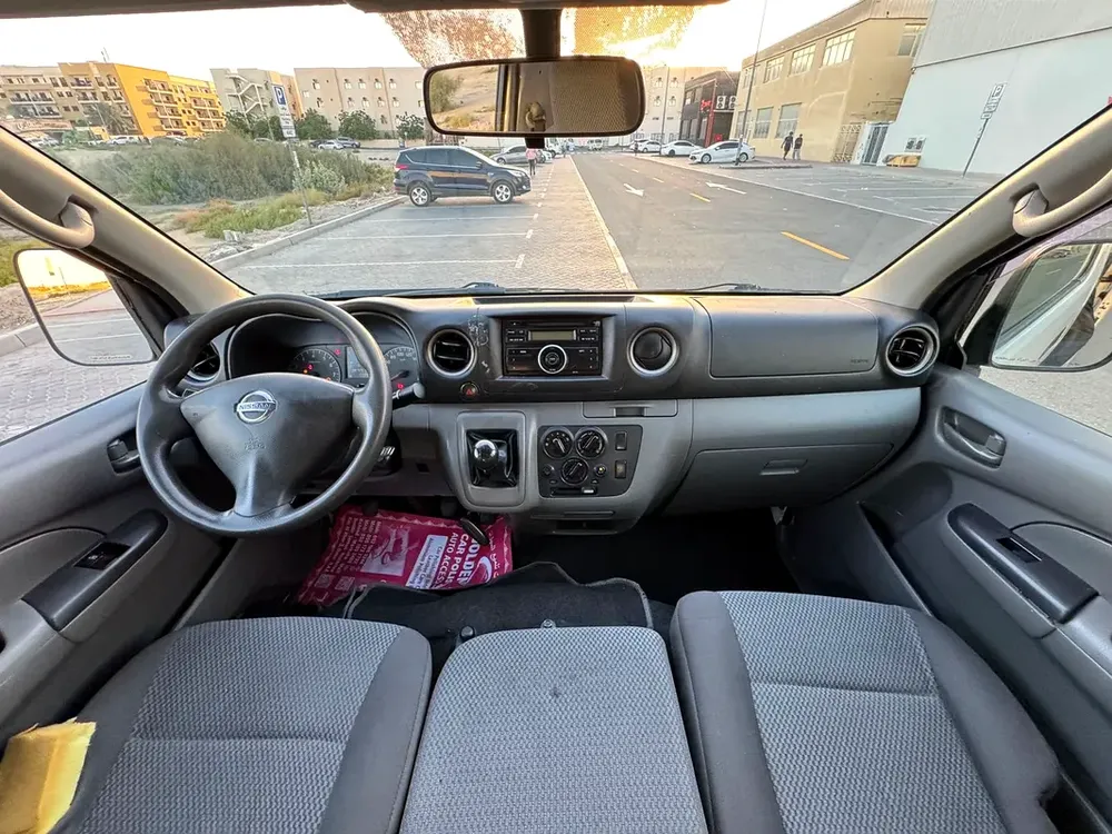 Nissan Urvan NV350 2018 GCC Specs - Well Maintained - Image 4